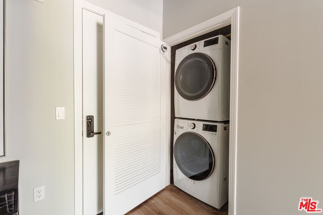 Condo in Los Angeles, California, United States 5 - 18507666