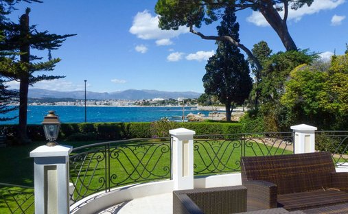 Villa in Antibes, Provence-Alpes-Côte d'Azur, France 1
