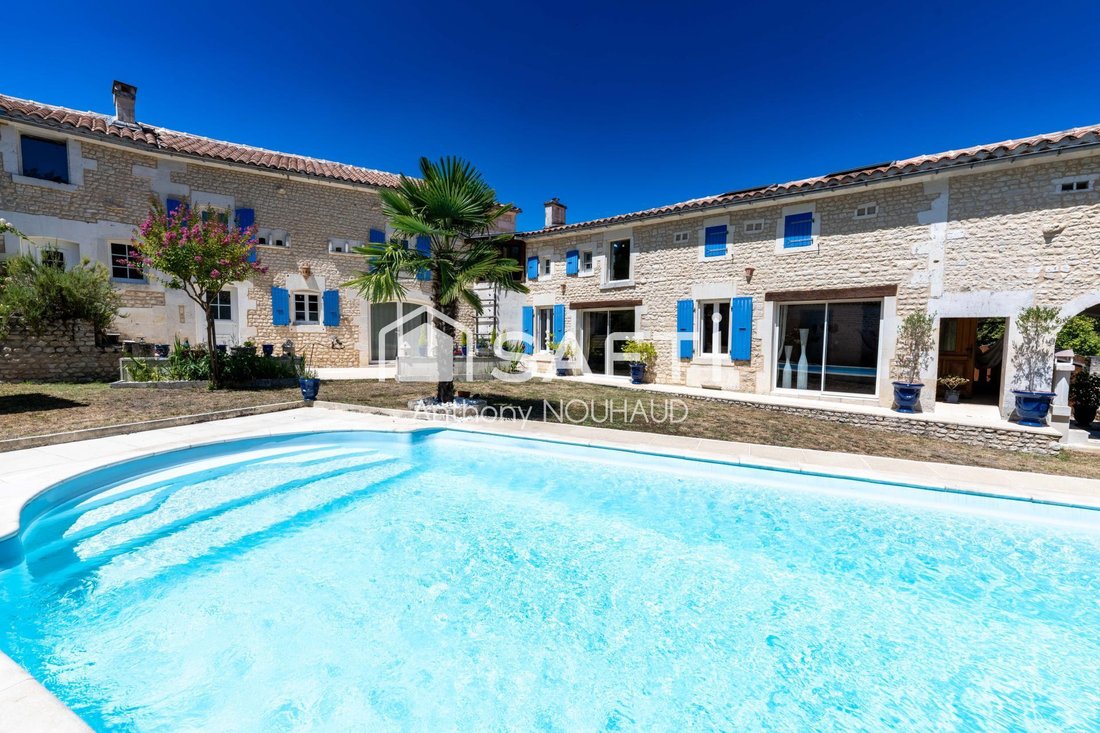 House in Cognac, Nouvelle-Aquitaine, France 1 - 18508064