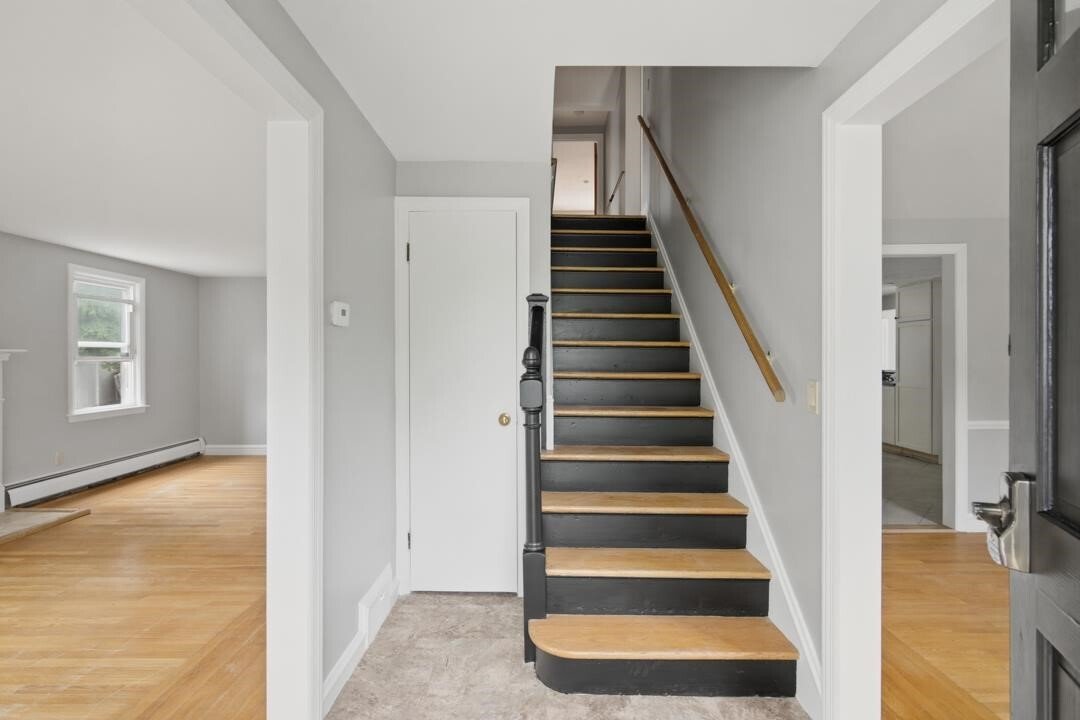 House in Cranston, Rhode Island, United States 3 - 18510937