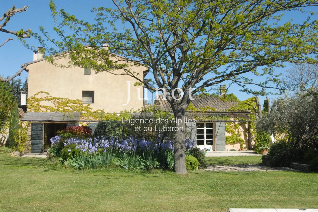 Country House in Gordes, Provence-Alpes-Côte d'Azur, France 5 - 18509736