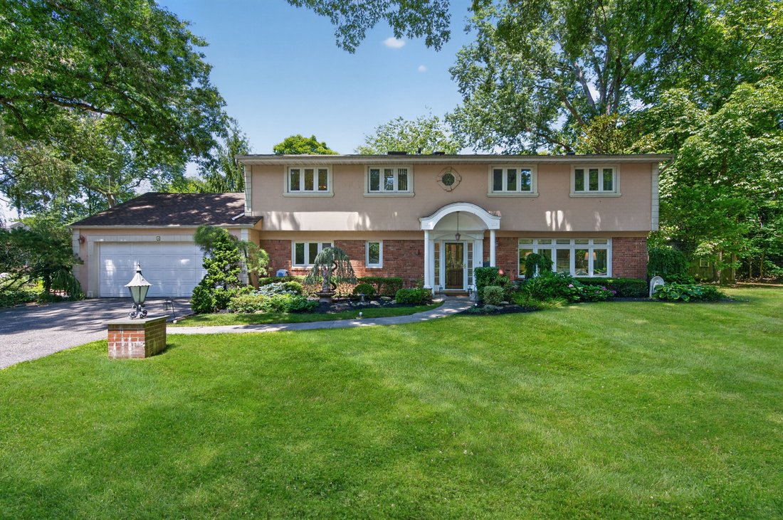 Manhasset, New York, United States 1 - 18516760