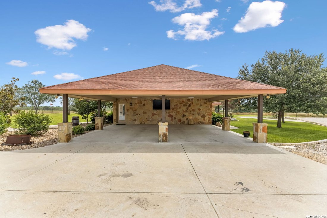 Farm Ranch in Gillett, Texas, United States 5 - 18518882