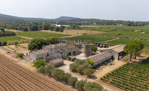 Villa in Le Village, Cuers, France 1