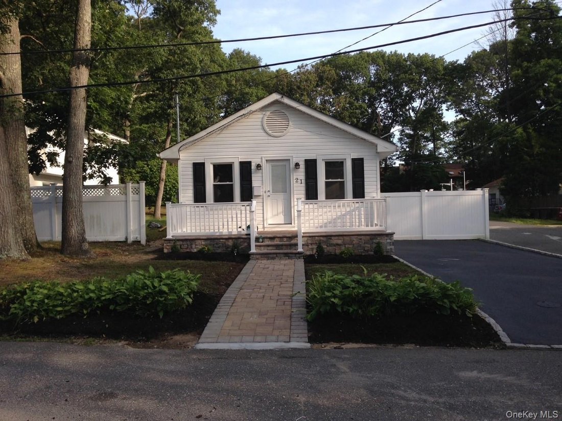 House in Lake Ronkonkoma, New York, United States 1 - 18513438
