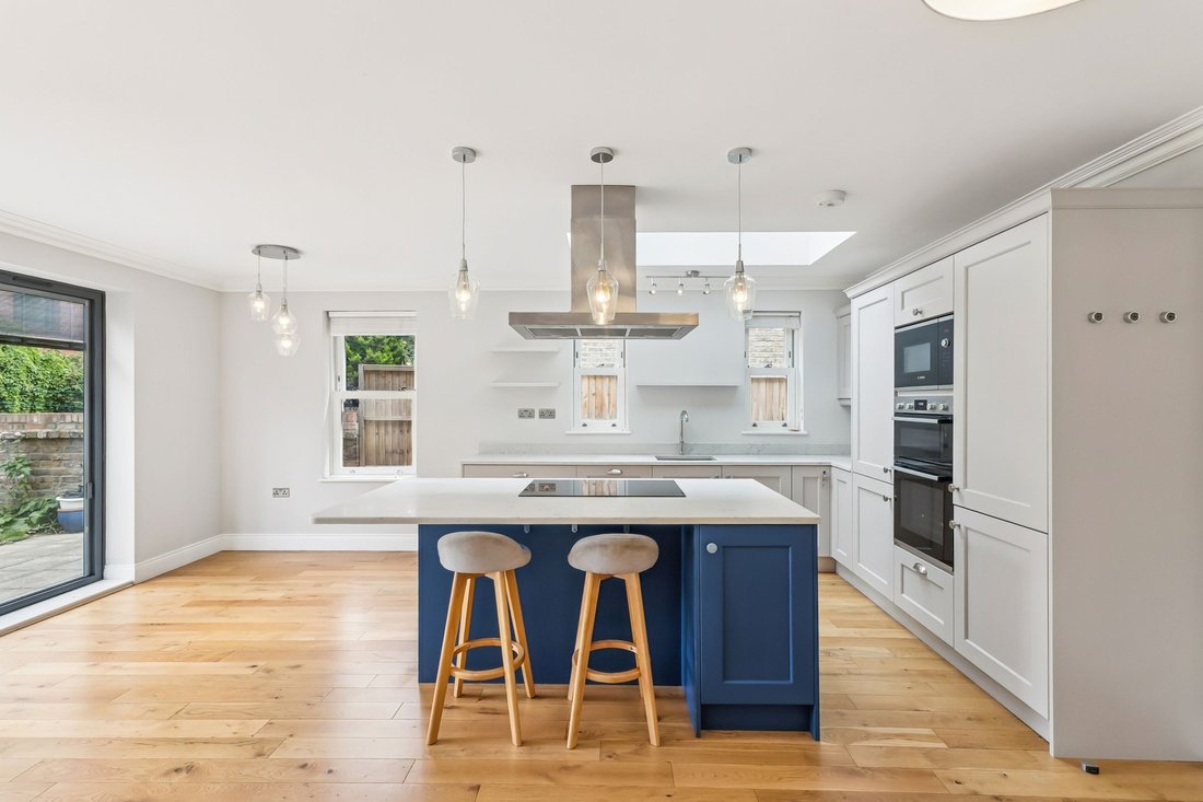 Apartment in Shepherds Bush, Hammersmith and Fulham, England 1 - 18508292