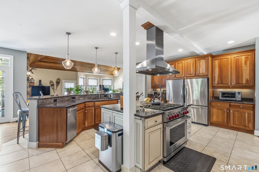 House in Bristol, Connecticut, United States 4 - 18514896