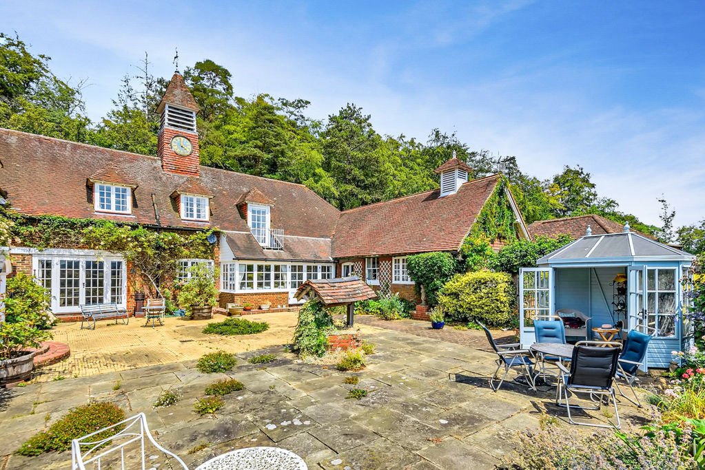 House in Gomshall, England 1 - 18510966