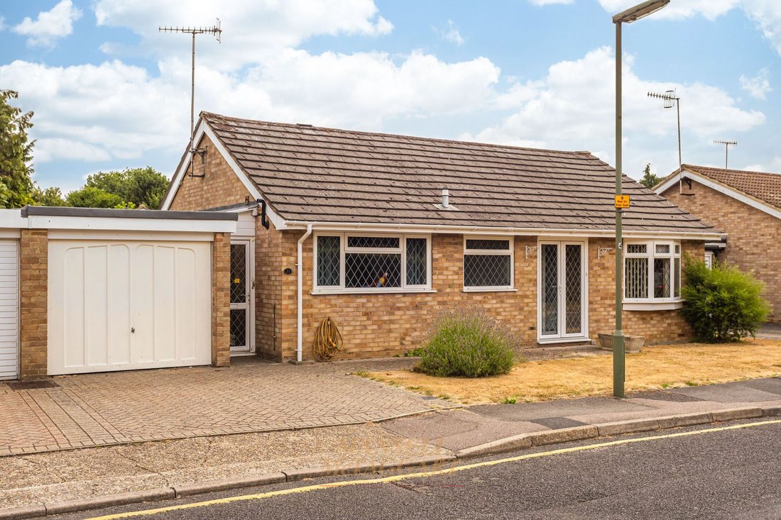 Bungalow in Horley, England 2 - 18517672
