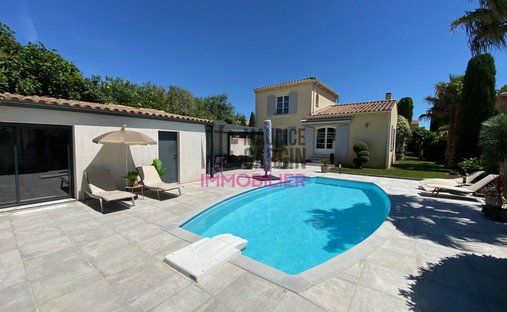 Villa in Ouest, Entraigues-sur-la-Sorgue, France 1
