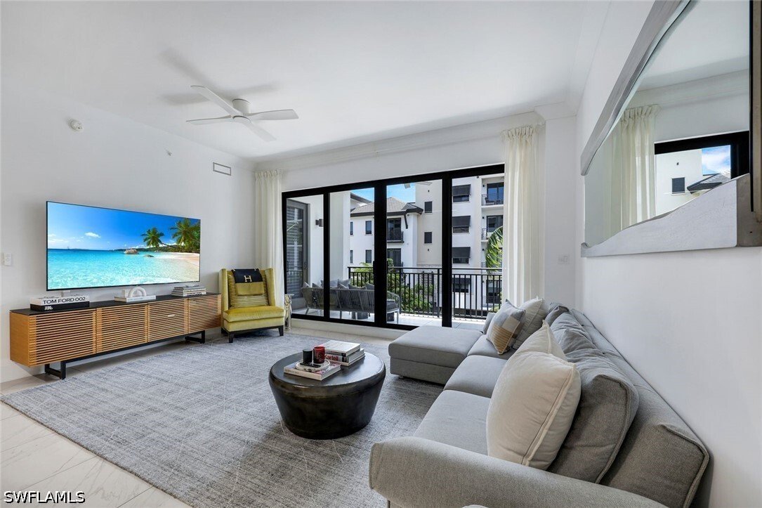 Condo in Naples, Florida, United States 3 - 18510871