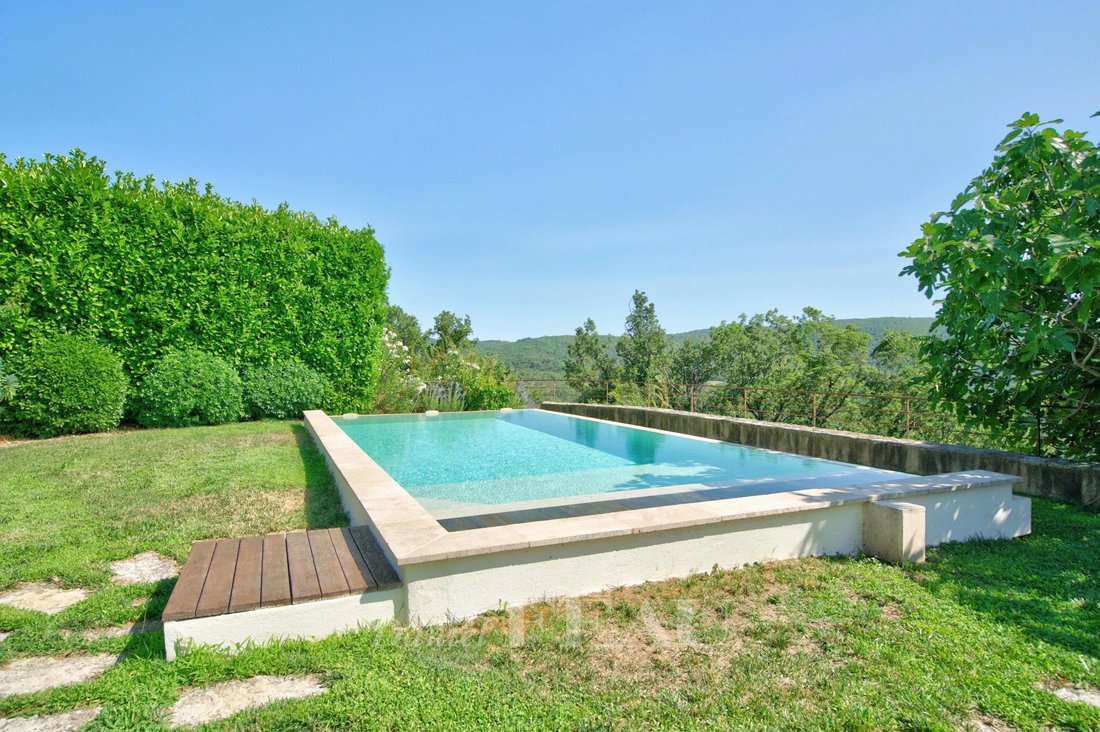 Country House in Montjustin, Provence-Alpes-Côte d'Azur, France 3 - 18509716