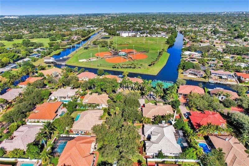 House in Plantation, Florida, United States 3 - 18515253