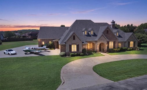 House in Cresson, Texas, United States 1
