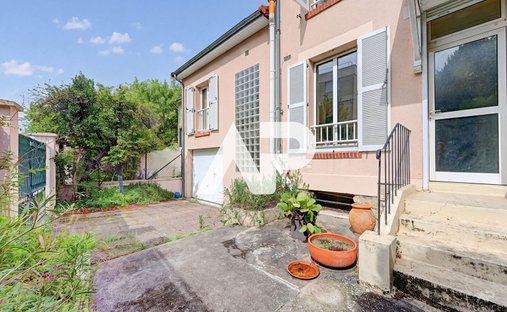 House in Centre Ville, Rueil-Malmaison, France 1