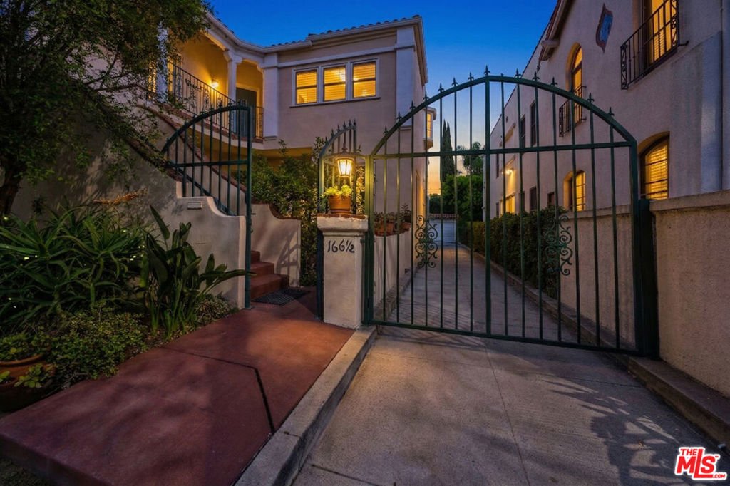 Beverly Hills, California, United States 2 - 18511066
