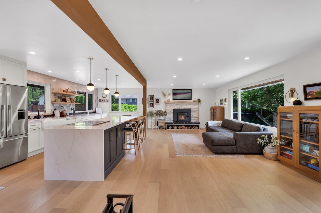 House in Squamish, British Columbia, Canada 2 - 18522615