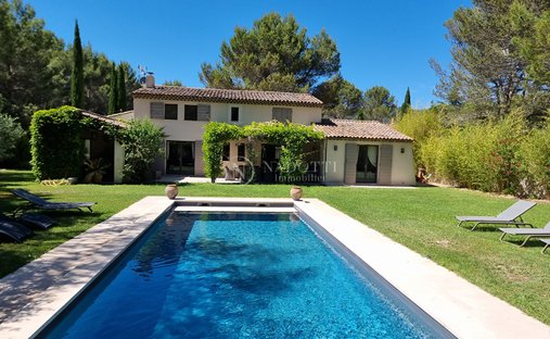 Villa in Lourmarin, Provence-Alpes-Côte d'Azur, France 1