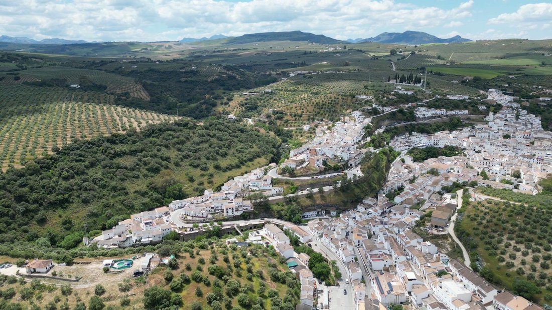 Land in Setenil de las Bodegas, Andalusia, Spain 1 - 18515333
