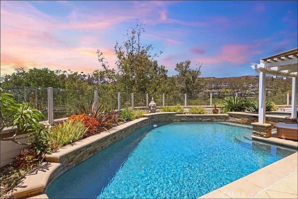 Aliso Viejo, California, United States 1 - 18513101