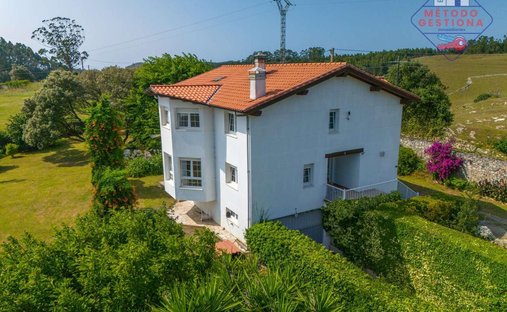 Villa in Santillana del Mar, Cantabria, Spain 1