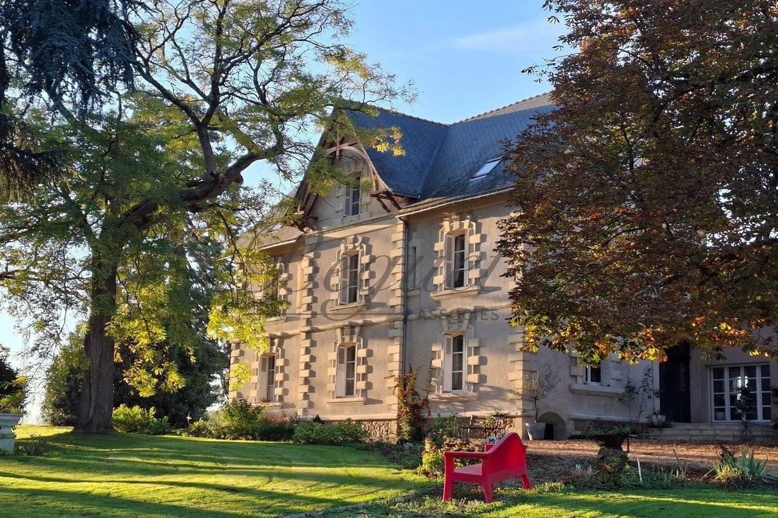 House in Coteaux-sur-Loire, Centre-Val de Loire, France 1 - 18521964