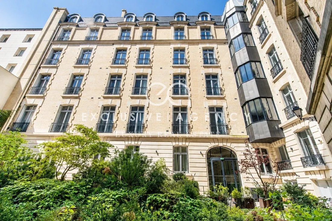 Apartment in Triangle d'Or, Paris 8e Arrondissement, Paris 2 - 14053841