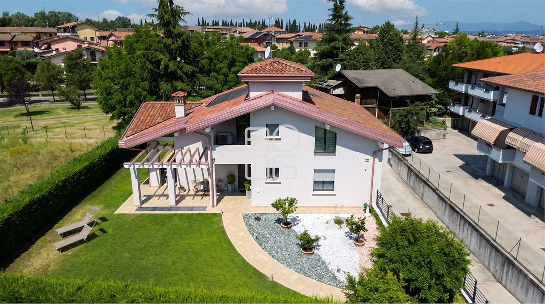 Villa in Rivoltella, Desenzano del Garda, Lombardy 2 - 18511691