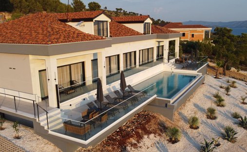 Villa in Nerezisca, Split-Dalmatia County, Croatia 1