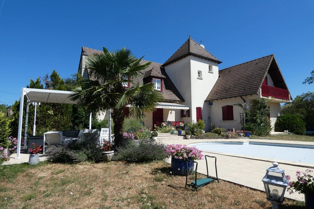 Estate in Couches, Bourgogne – Franche-Comté, France 1 - 18509665