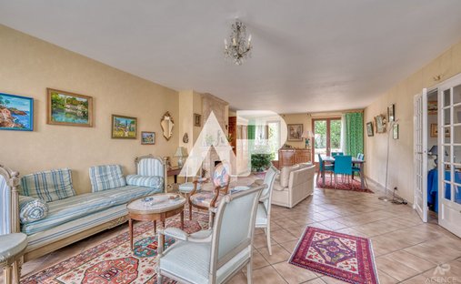 House in Centre Ville, Rueil-Malmaison, France 1