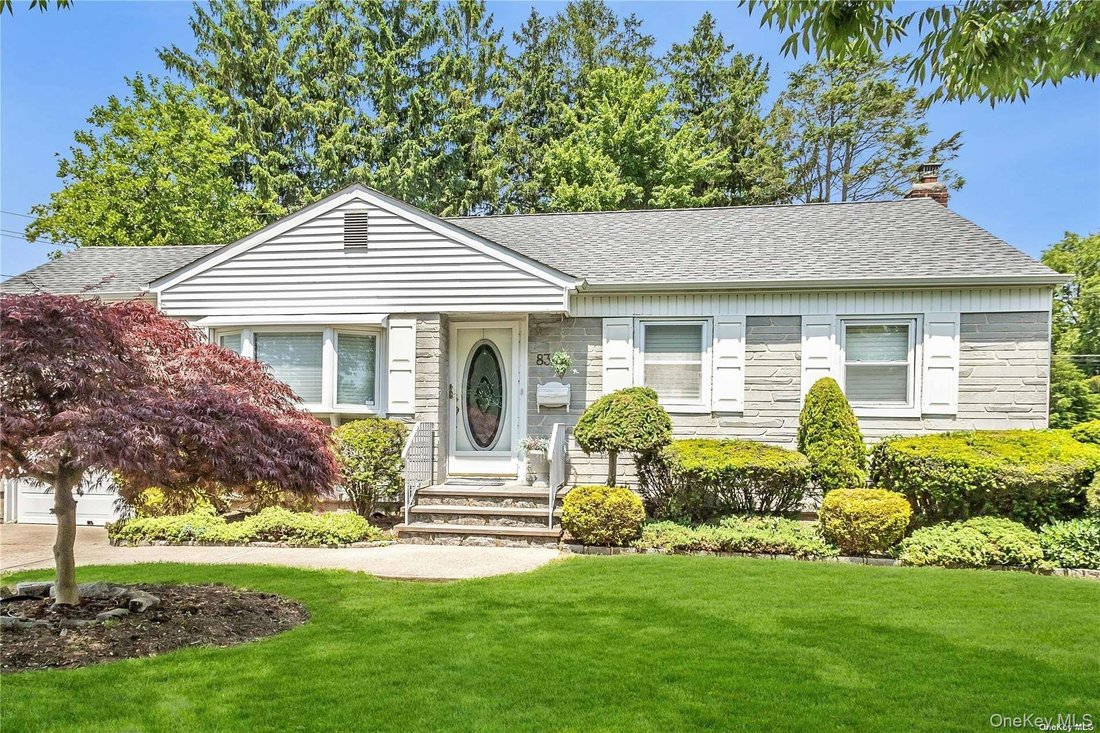 House in Plainview, New York, United States 1 - 18513457