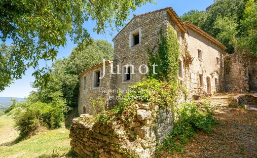 Country House in Ménerbes, Provence-Alpes-Côte d'Azur, France 1