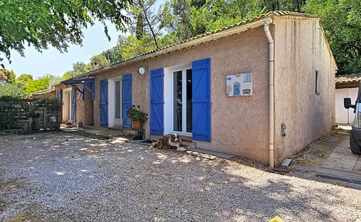 Villa in Le Village, Cuers, France 1