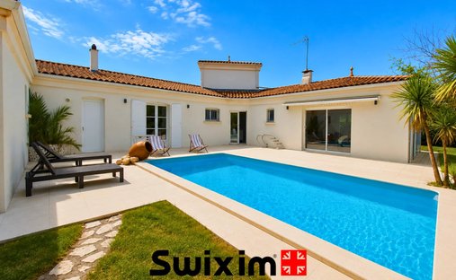 House in Saint-Medard-en-Jalles, Nouvelle-Aquitaine, France 1