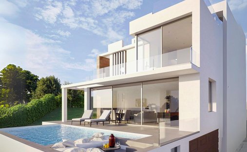 Villa in Buenas Noches, Estepona, Spain 1