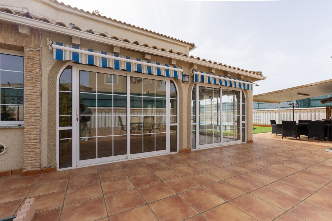 Chalet in Torrevieja, Valencian Community, Spain 5 - 18516540