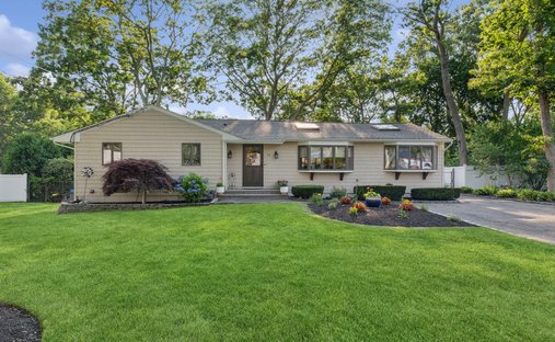House in Calverton, New York, United States 1