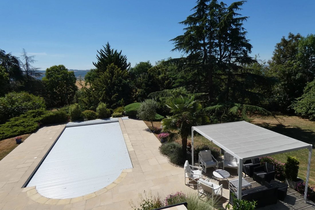 Estate in Couches, Bourgogne – Franche-Comté, France 4 - 18509665