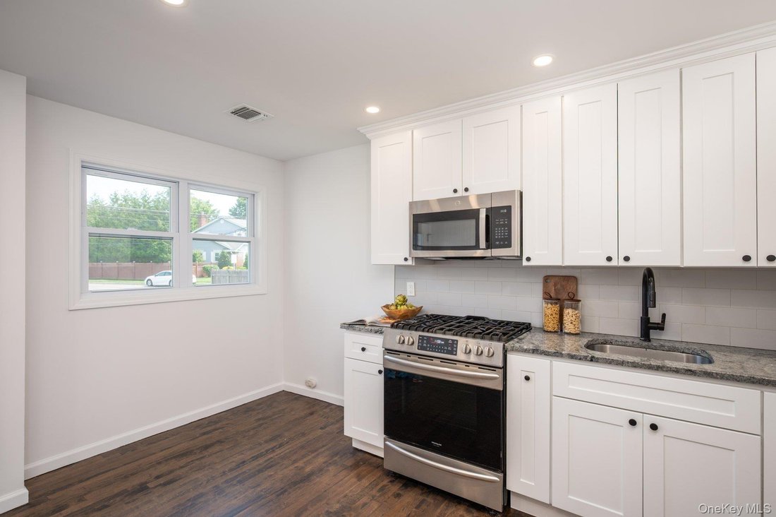 House in Bellmore, New York, United States 4 - 18513333