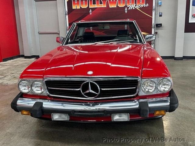 MercedesBenz 560 Series in Calverton, NY, United States 4 - 18511816