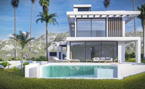 Villa in Buenas Noches, Estepona, Spain 1