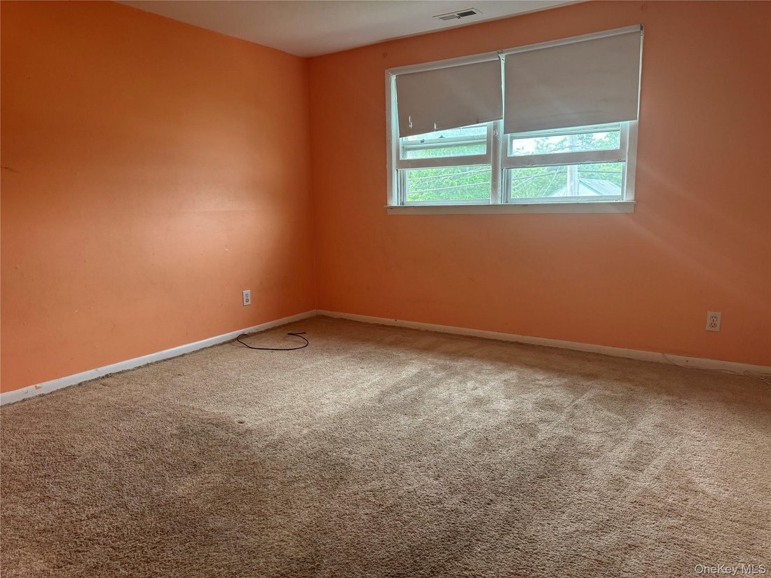 North Babylon, New York, United States 5 - 18513430