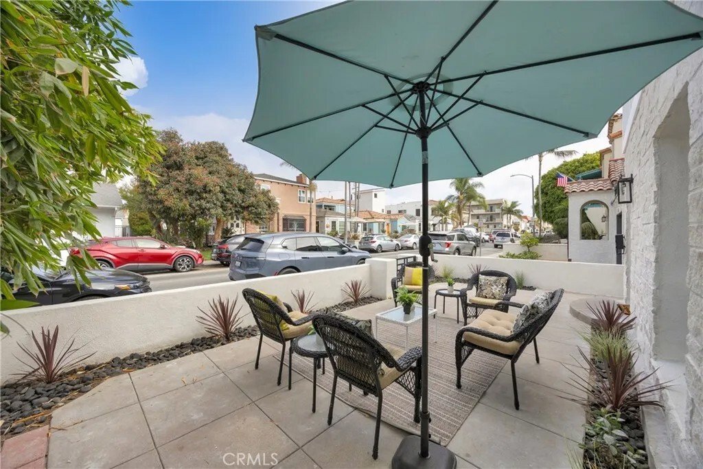 House in Signal Hill, California, United States 4 - 18521175