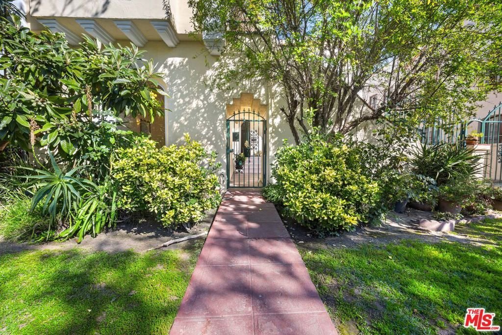 Beverly Hills, California, United States 4 - 18511066