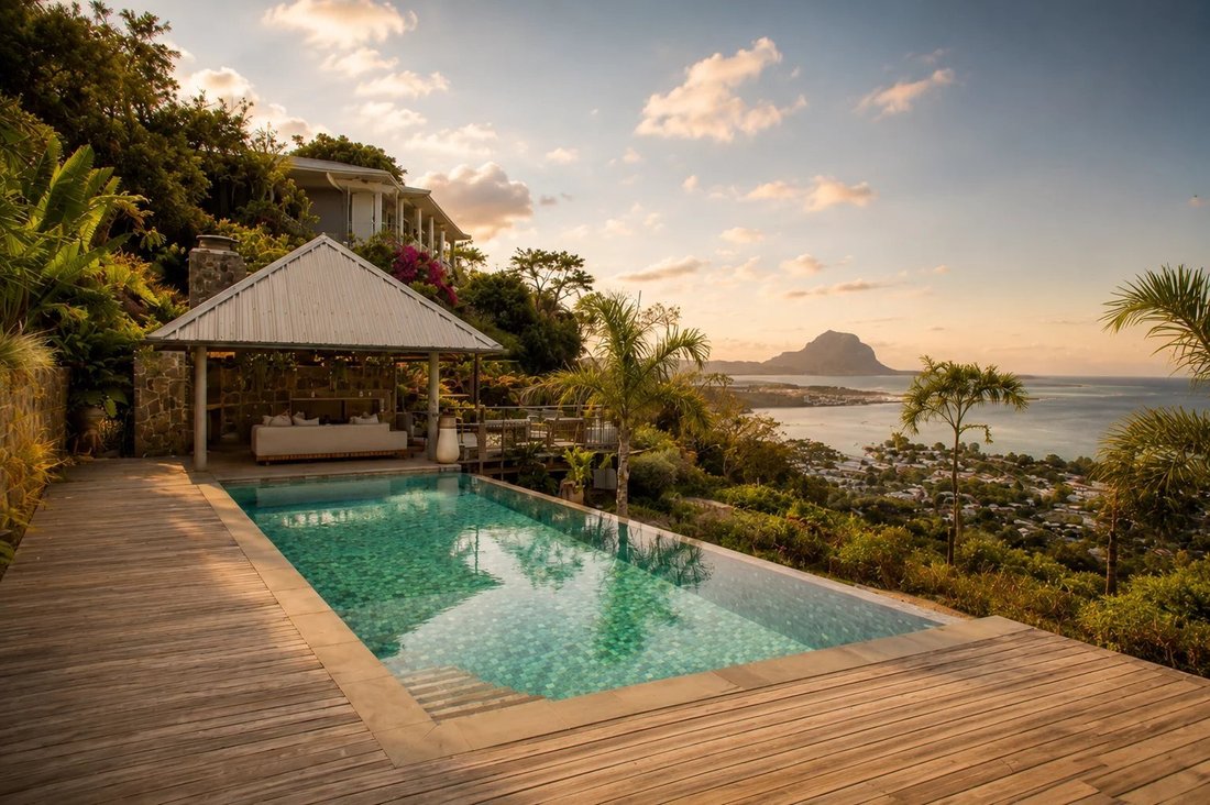 Villa in Grande Riviere Noire, Rivière Noire District, Mauritius 3 - 18516206