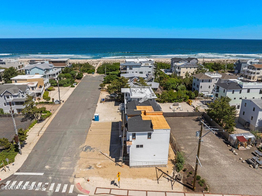 House in Ship Bottom, New Jersey, United States 5 - 18508424