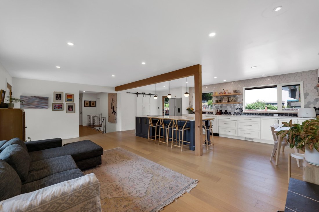 House in Squamish, British Columbia, Canada 5 - 18522615