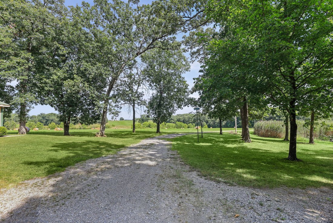 House in Mount Vernon, Illinois, United States 3 - 18512110