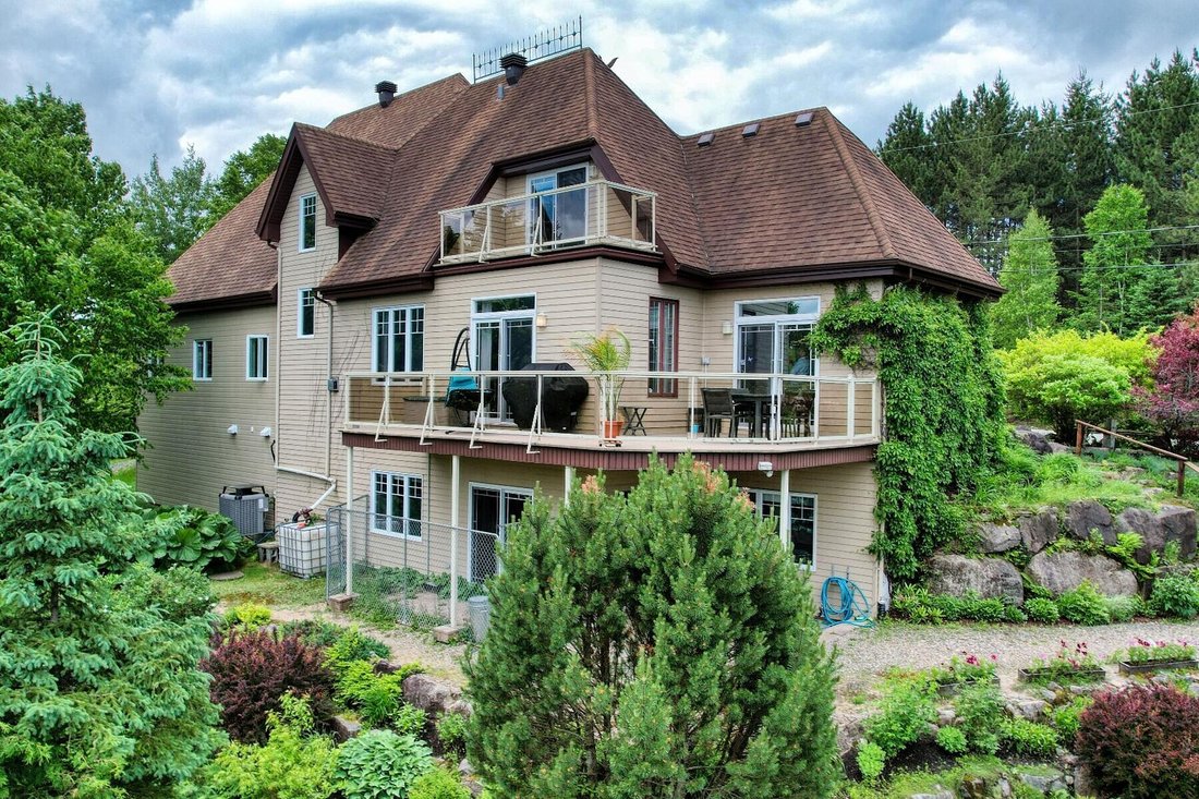 House in Saint-Sauveur, Quebec, Canada 4 - 18266050